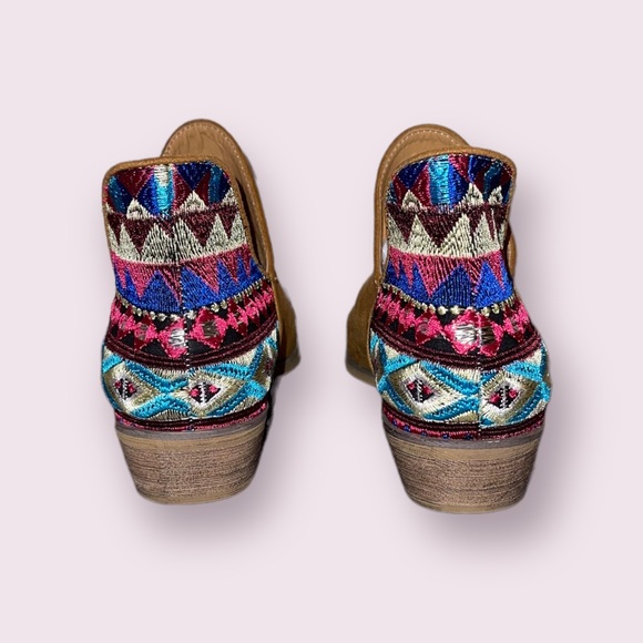 Wild G Embroidered Aztec Suede Ankle Boots NWOT Size Women 6 - Picture 5 of 6